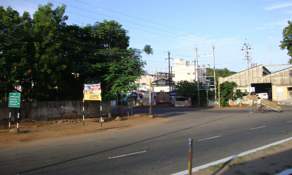 ஜமால் மொஹம்மத் காலேஜ், திருச்சி TVS near Jamal Mohammed College,Thiruchy 4313, Тируччираппалли