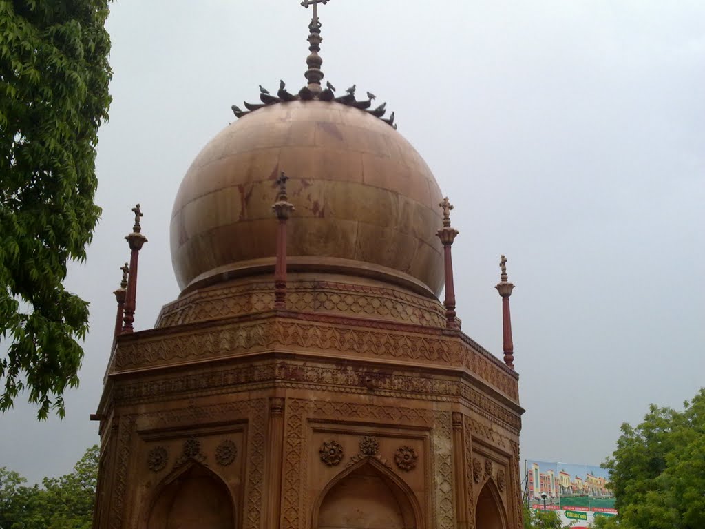 Tomb of Ellis in Roman Catholic Cemetary in Nehru nagar Agra where red Taj is situated, Агра
