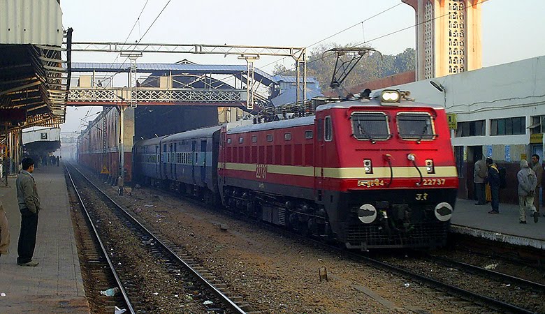 Aligarh Railway Station in the morning, Алигар
