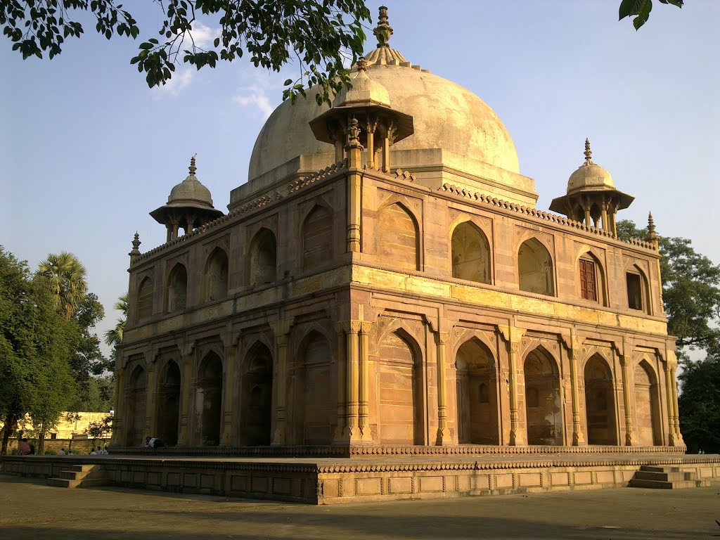 Tomb of Khusrau (built in 1662), Аллахабад