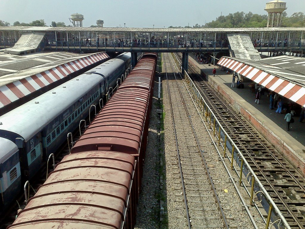 Varanasi railway station overbridge, Варанаси