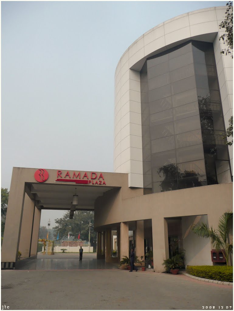 Varanasi - Hotel Ramada Plaza - India, Варанаси