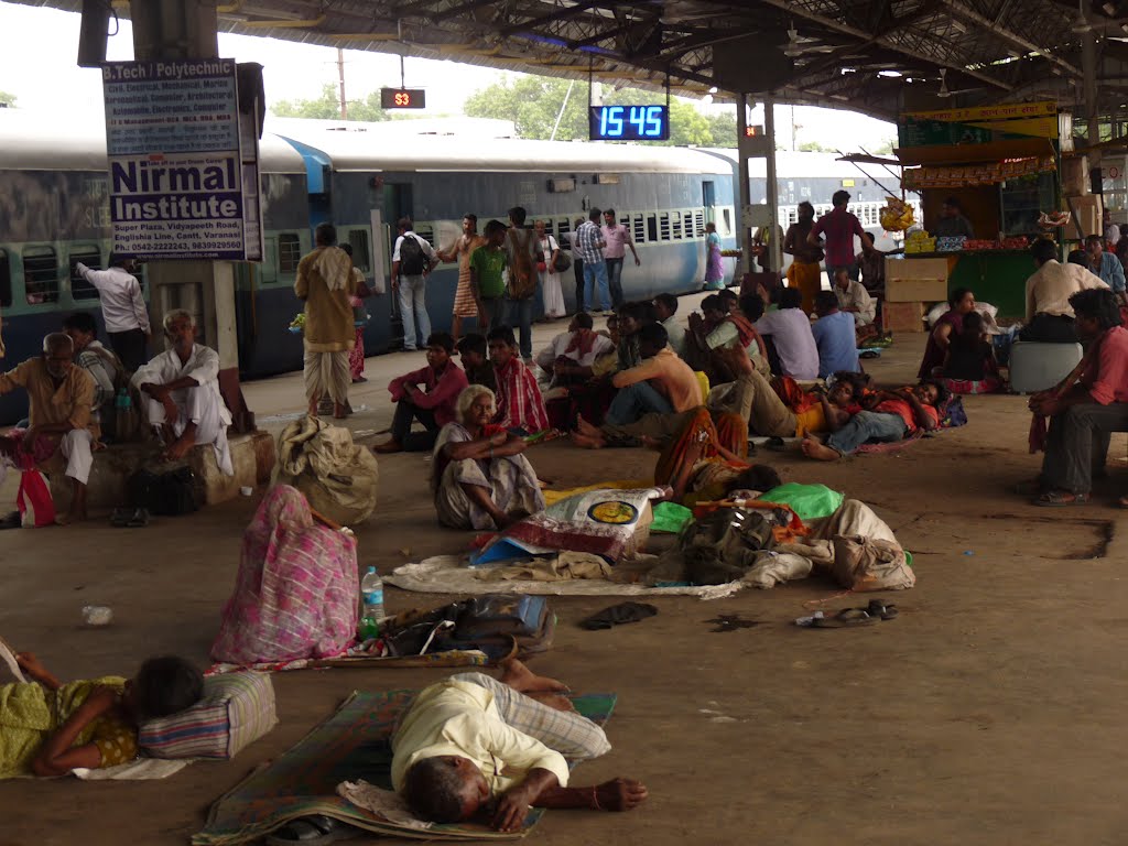 Train Station, Varanasi, Варанаси