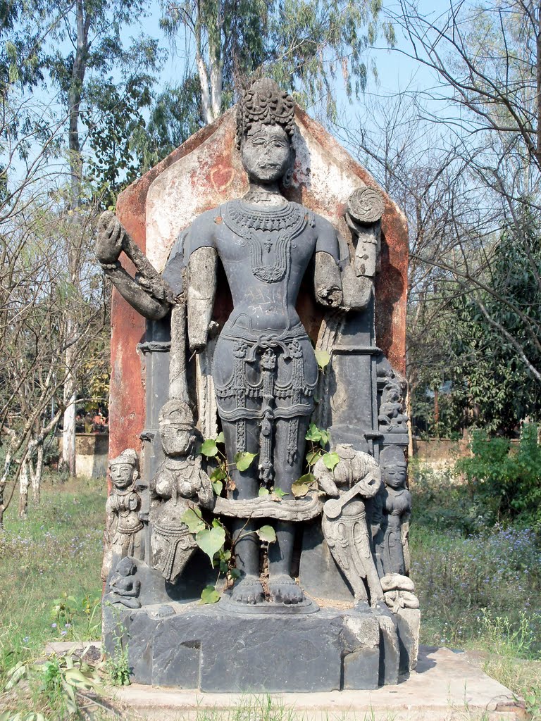 buddha-dasham awatar(awalokiteshwara) kept in hui park gorakhpur, Горакхпур