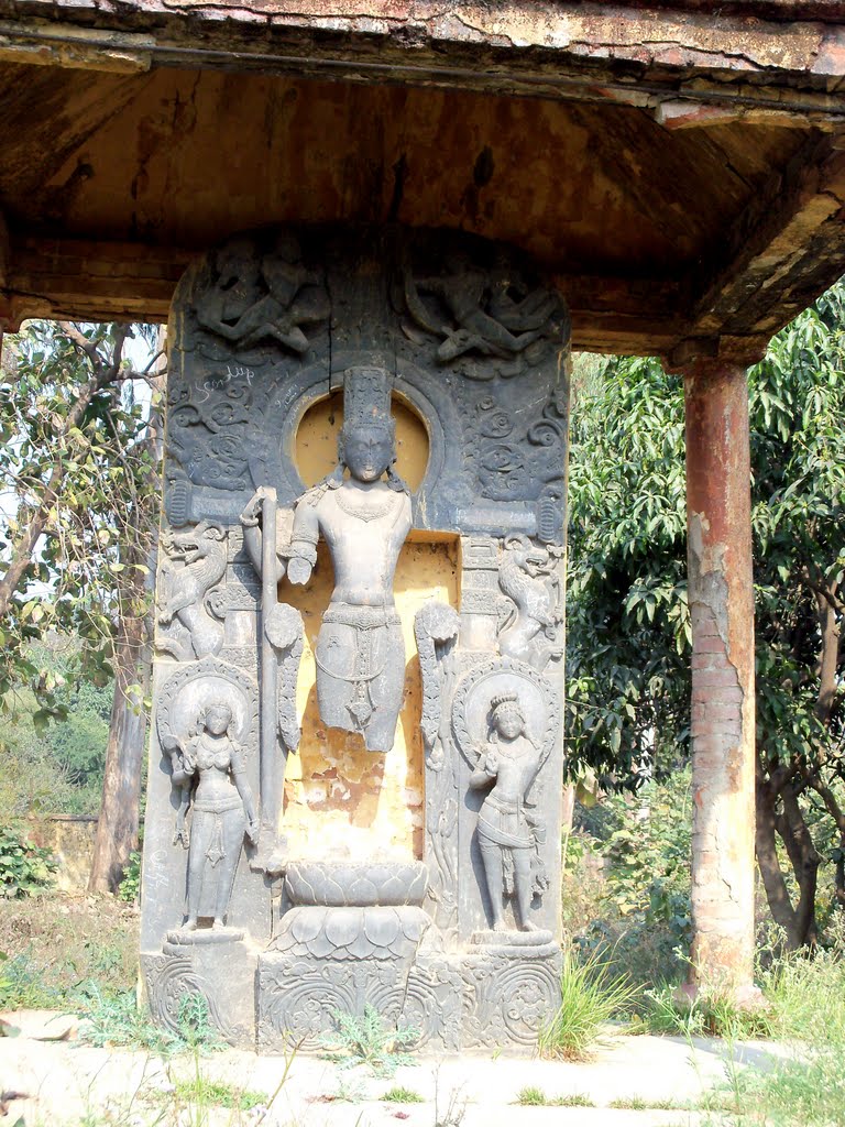 awalokiteshwara-buddha(dasham awatar),kept in hui park gorakhpur, not in the museum, Горакхпур