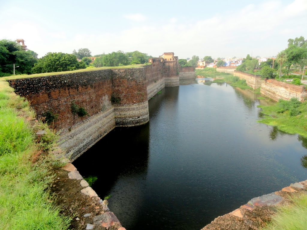 Lohagarh fort wall in North, Bharatpur,Raj., India, Етавах