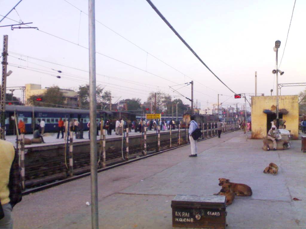 Platform No.6-7 of Kanpur Central Railway Station, Канпур