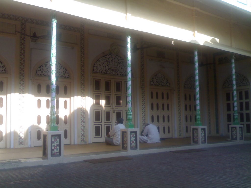 Masjid inside Musafir Khana opposite Moradabad Railway station, Морадабад