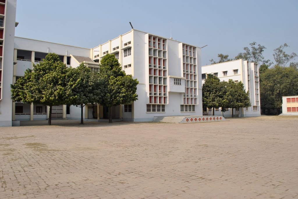 Sacred Heart School, Ситапур