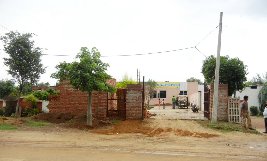 The Oakwood School (Th. Bir singh compound), Бхивани