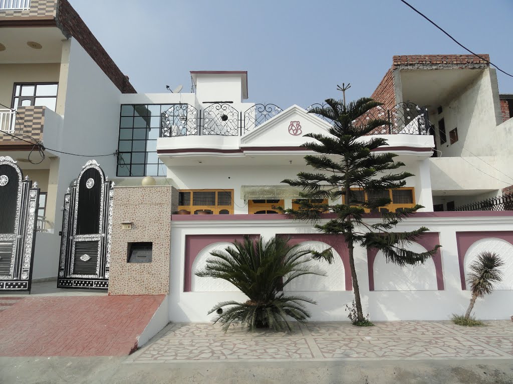 Abhijatyas House, Карнал