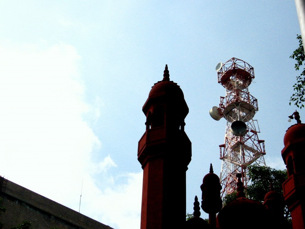 Transmission tower of different kinds, Palace Road, Bangalore, Бангалор
