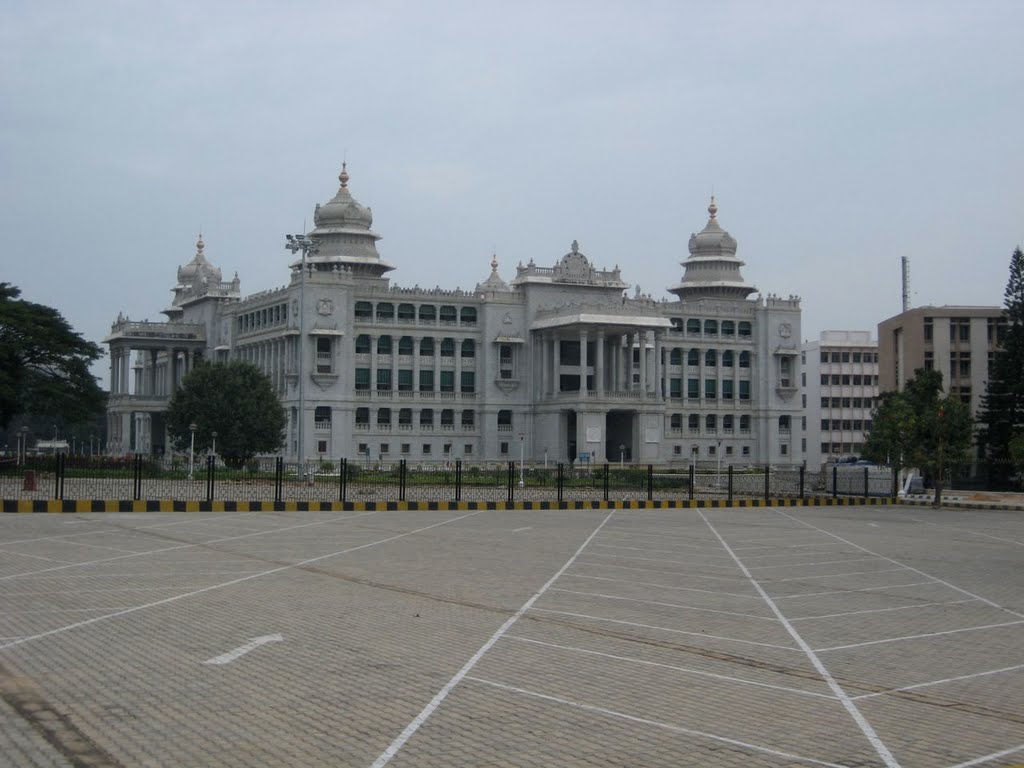 beside the parliament, Бангалор
