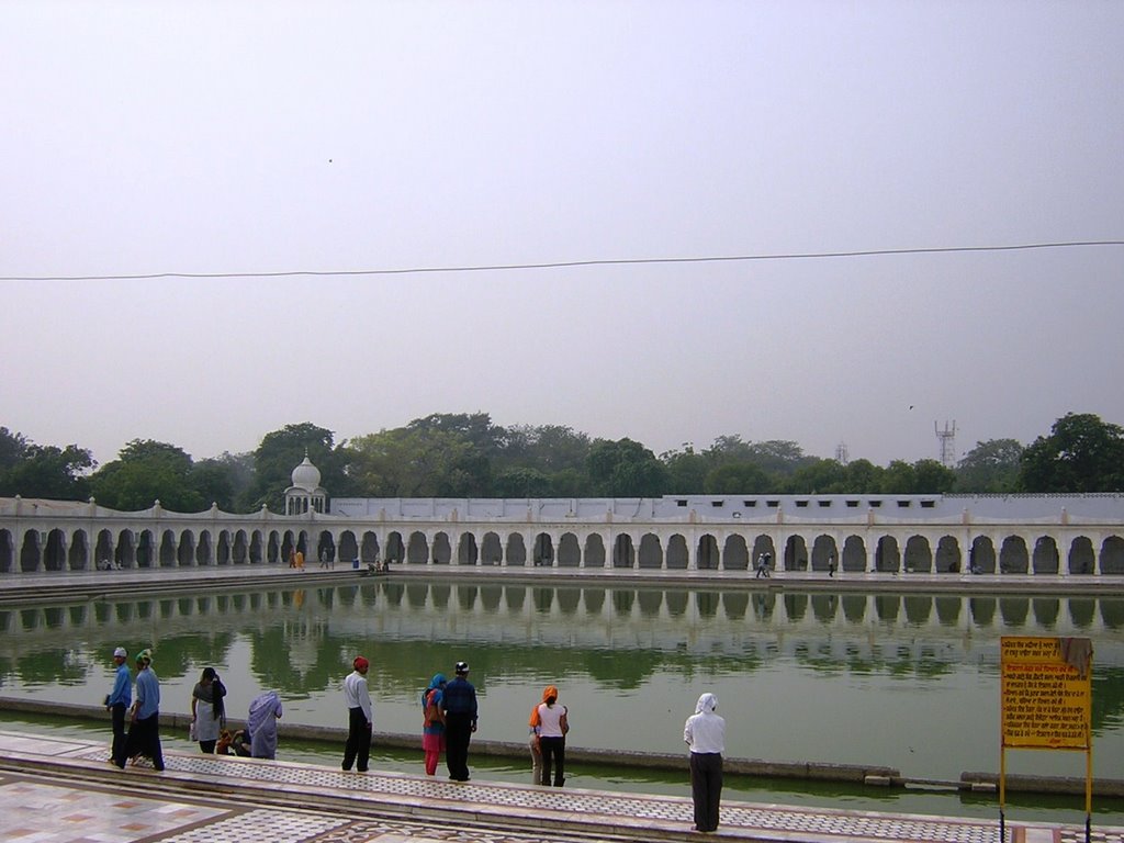 Delhi  - Bangla Sahib - bacino sacro, Дели