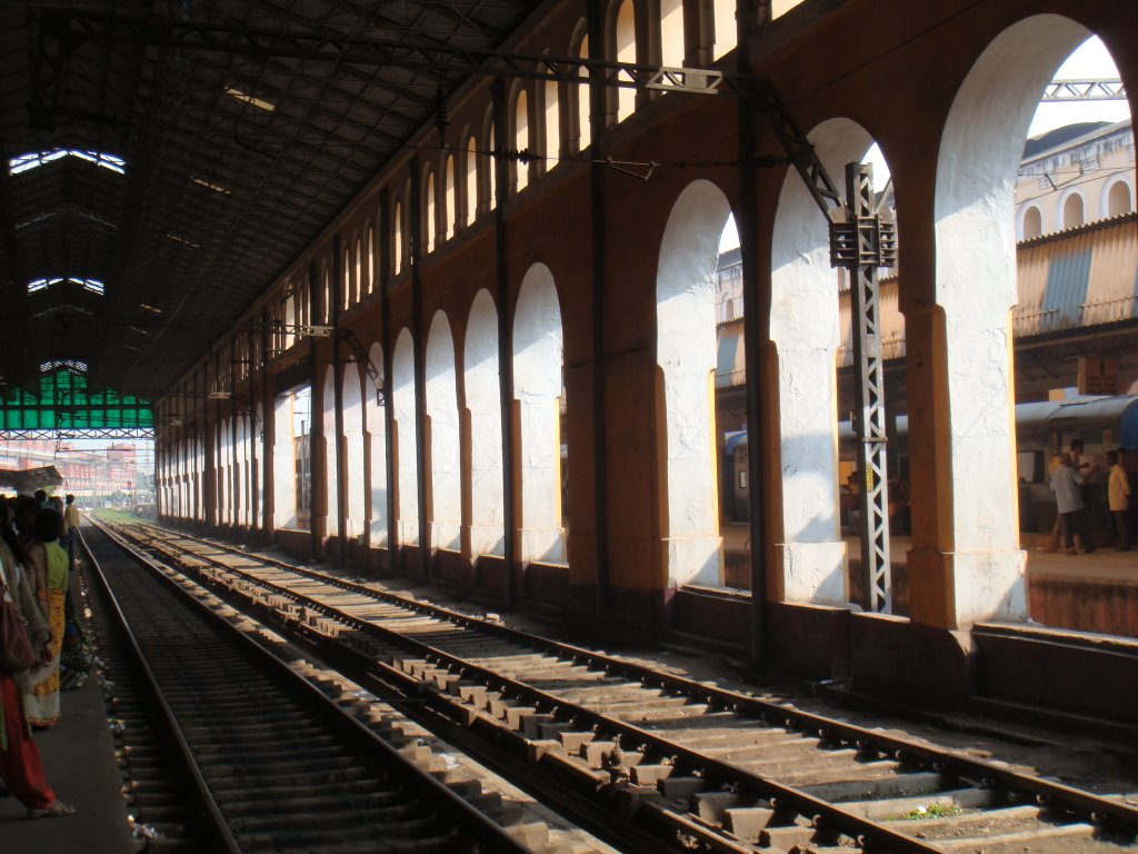 Inside Sealdah Station, Калькутта