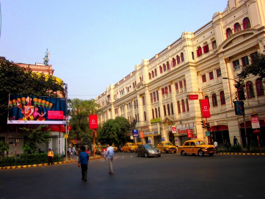 Square front of Music world , Park street kolkata, Калькутта
