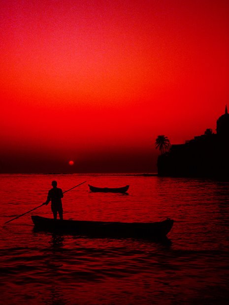Back from Fishing at Sunset in Mumbai, Бомбей