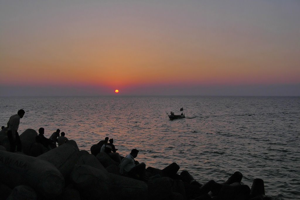 Awaiting the sunset in Mumbai, Бомбей