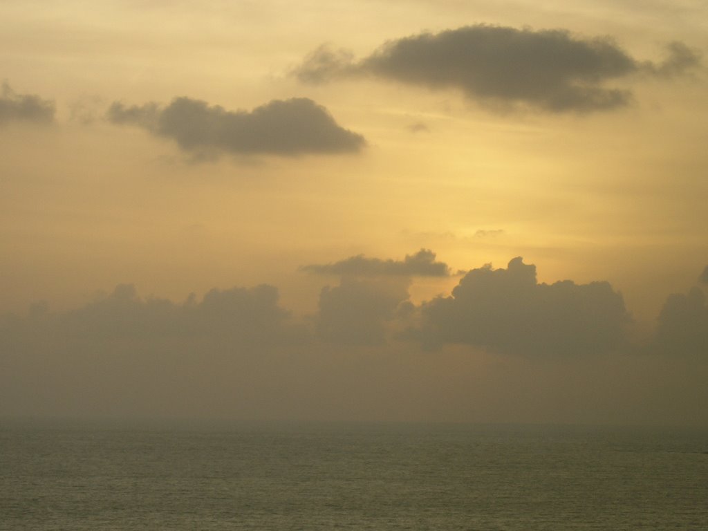 Mumbai, Sea from Sir Dorab Tata Rd, Бомбей