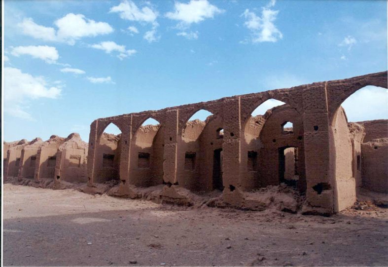 Ruined Carvansara in Maybod, Марагех