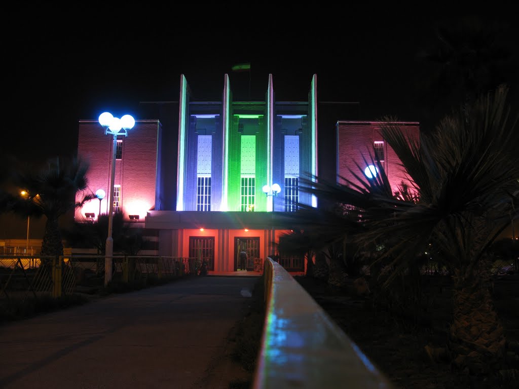 Naft Cinema, Abadan  نمای سینما نفت آبادان در شب, Абадан