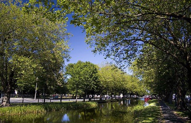 The Grand Canal, Wilton Terrace, Dublin, Ireland., Дан-Логер
