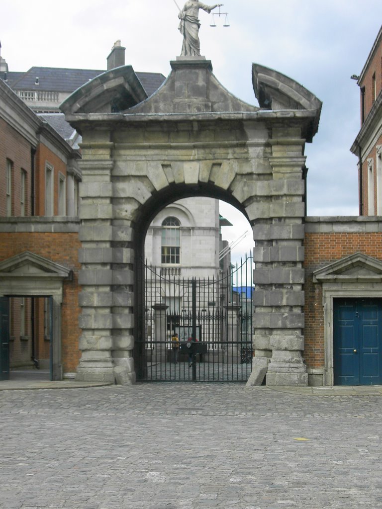 Dublin:  Castle Dublin, Дан-Логер