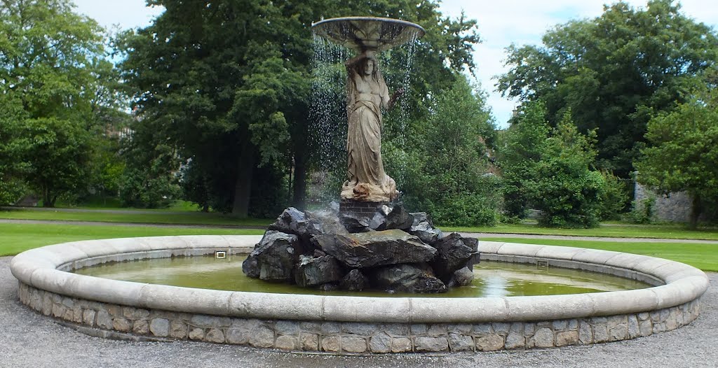 The Iveagh Gardens Water fountain Clonmel St Dublin 2 Ireland, Дан-Логер