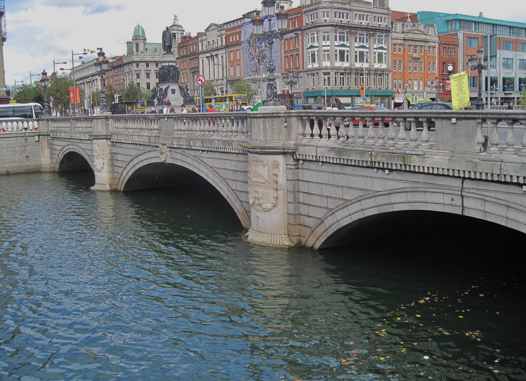OConnell Bridge & Monument Dublin Ireland  2012, Дан-Логер