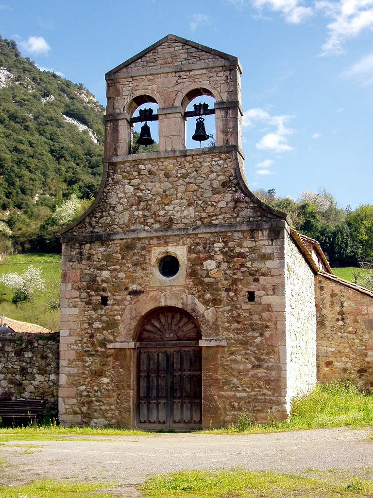 Iglesia Preromanica Santo Adriano, Santo Adriano, Asturias., Гийон