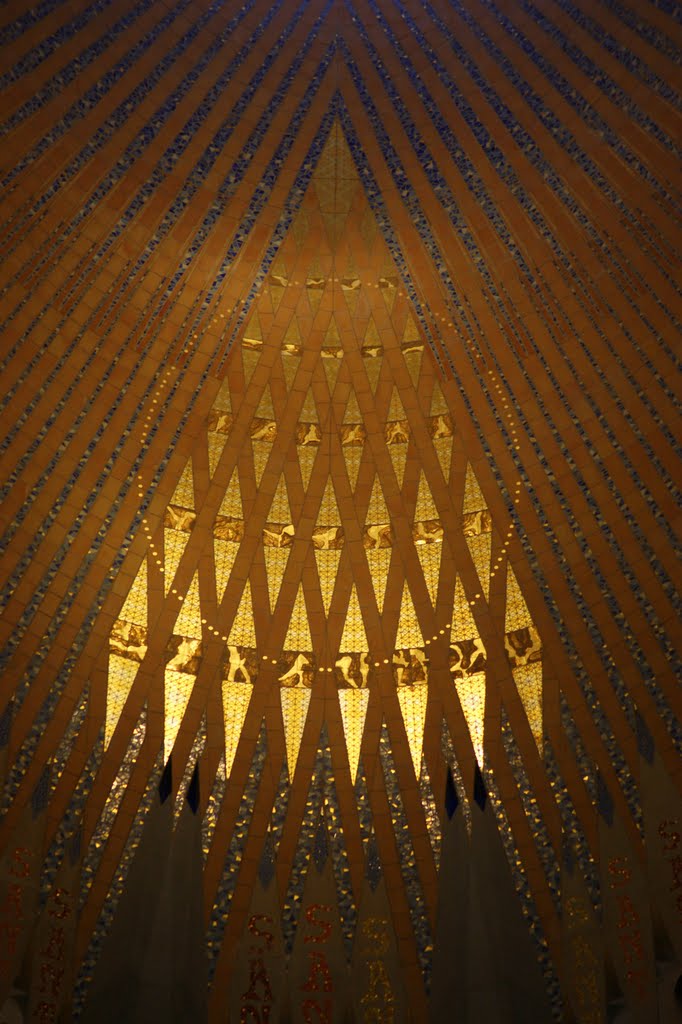 Light in Temple de la Sagrada Família., Барселона