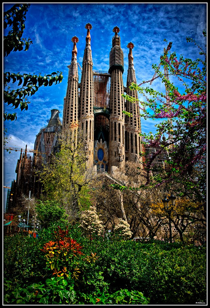 La Sagrada Familia Basilica by Antonio Gaudí. Barcelona., Барселона