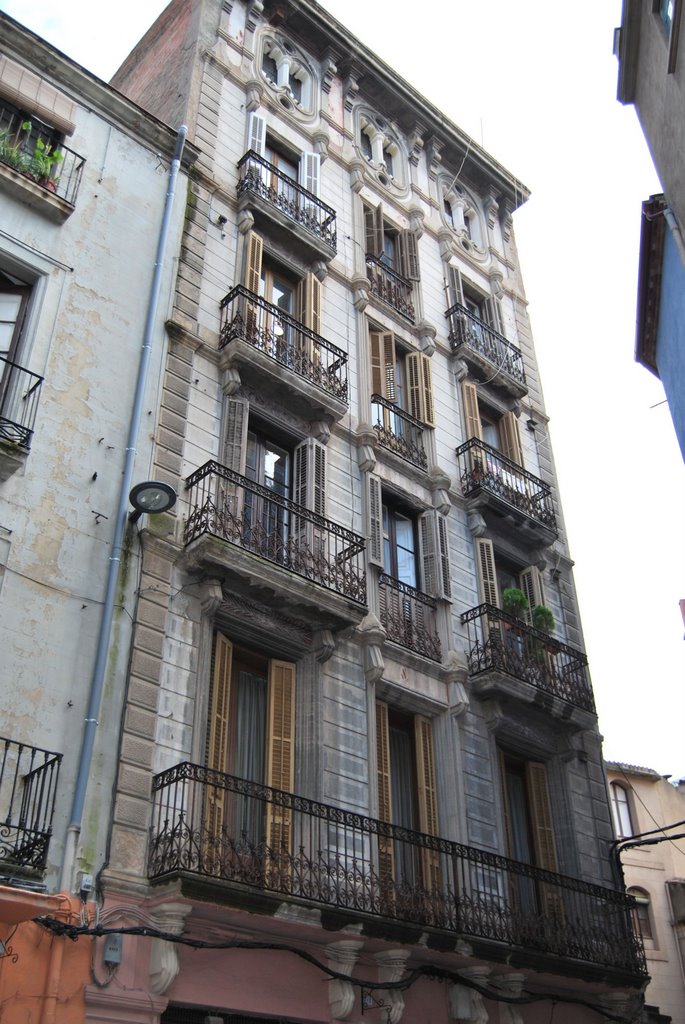 Edificio con detalles modernistas, Манреса
