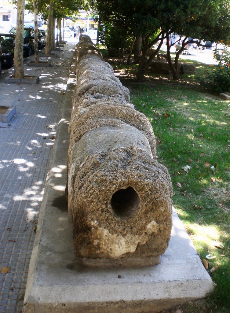 restos de la tuberia realizada por los romanos para llevar agua potable a Cadiz, Алжекирас