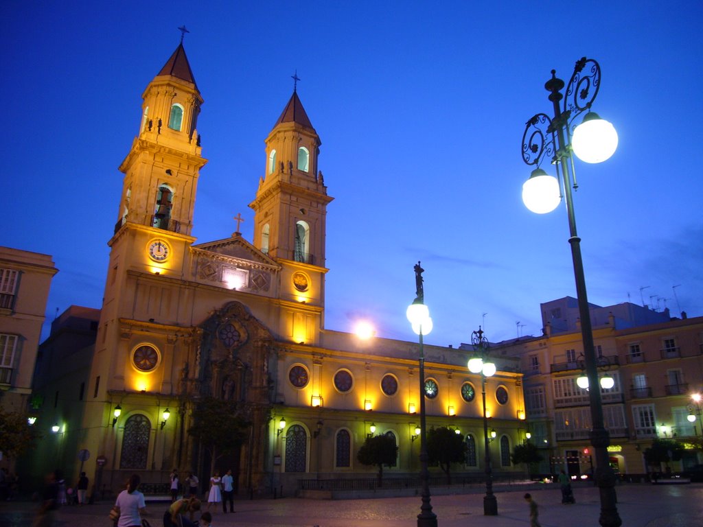 Plaza San Antonio en la hora azul, Алжекирас