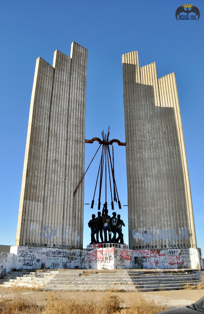 Cerro de S. Cristobal. Monumento falangista de inminente desaparición., Вальядолид