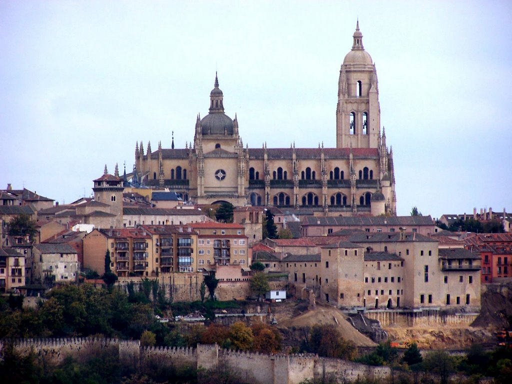 Segovia - Vista de la ciudad y Catedral, Сеговия