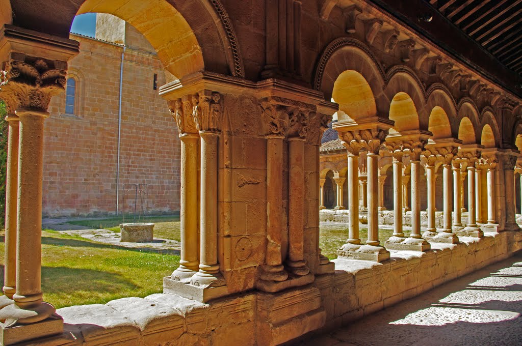 Detalle del claustro de San Pedro en Soria, Сория