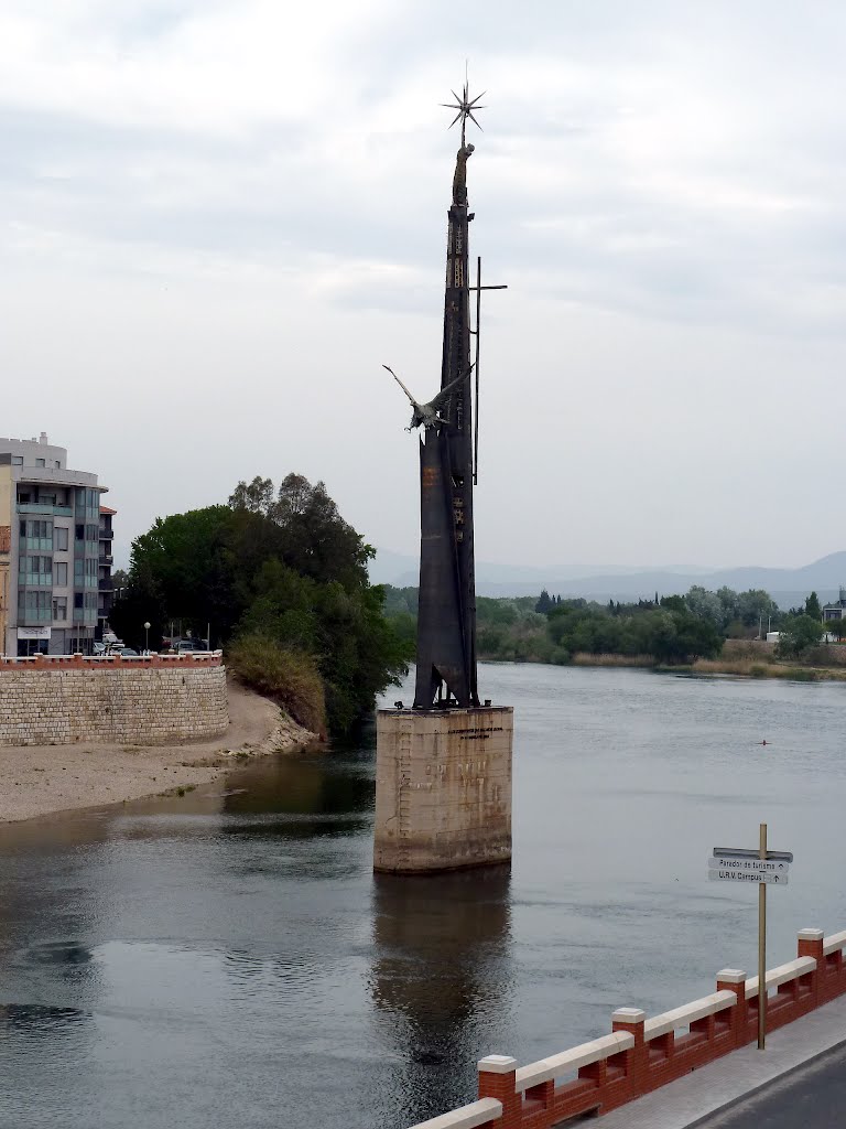 Monumento a los Caidos en la Batalla del Ebro, Tortosa, Tarragona, Cataluña, España, Тортоса