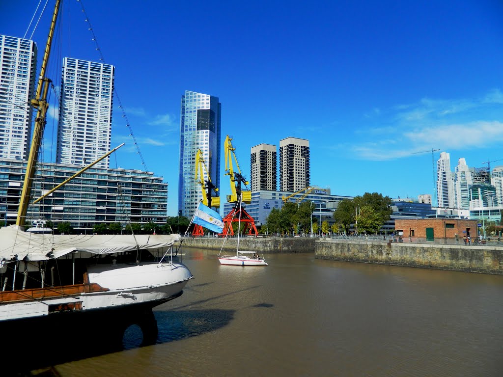 Torre Repsol-YPF. Puerto Madero, Buenos Aires, Азул