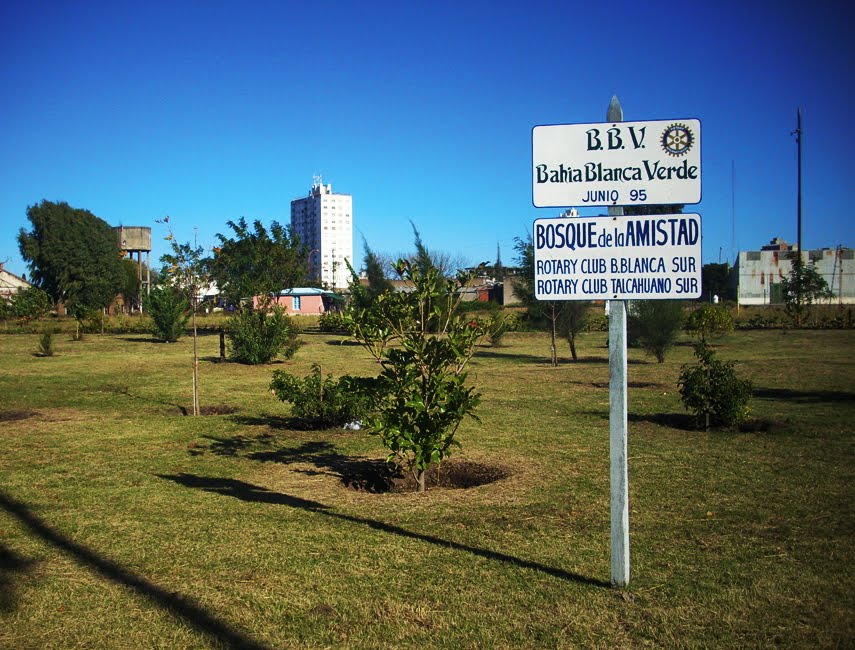 Bosque de la Amistad, Plaza del Algarrobo, Barrio Tiro Federal, Байя-Бланка