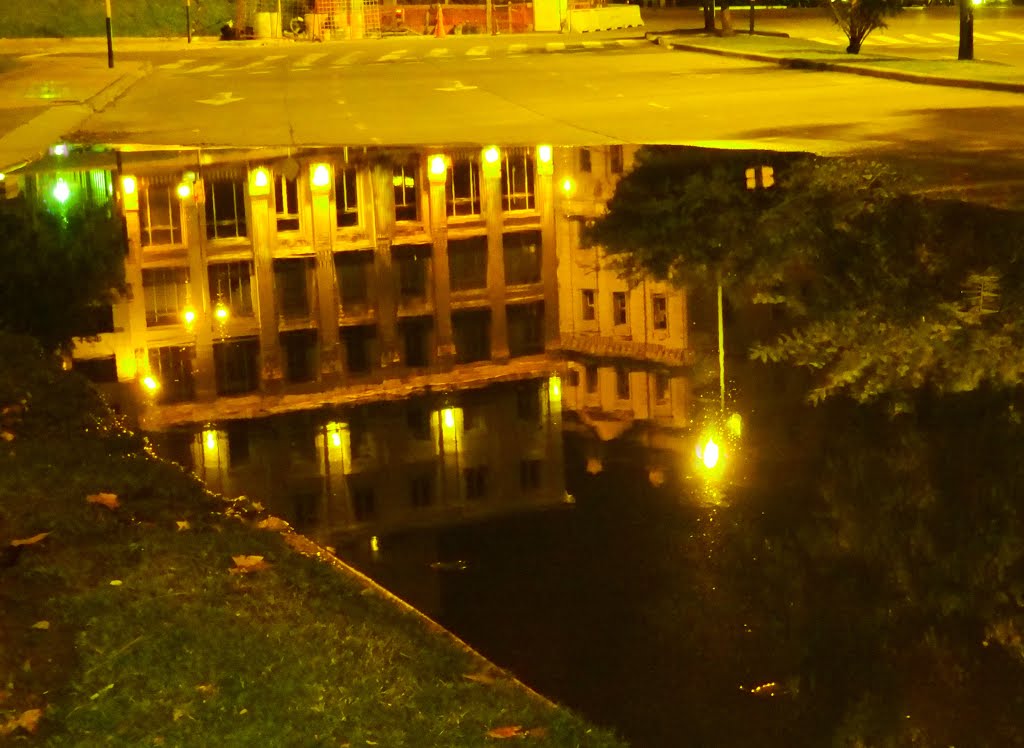 La noche y el charco-----The night and the puddle on the pavement, Буэнос-Айрес