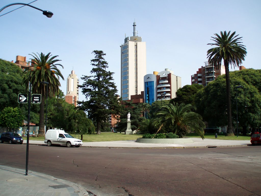 La Plaza Juan José Paso rodeada de torres, Ла-Плата