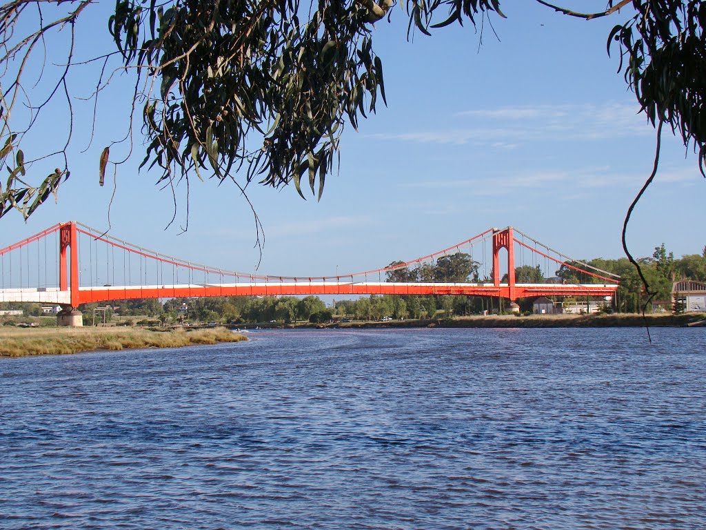 Necochea (Bs.As.) - Otra vista del Río Quequen y el puente colgante que atraviesa el mismo - ecm, Некочеа