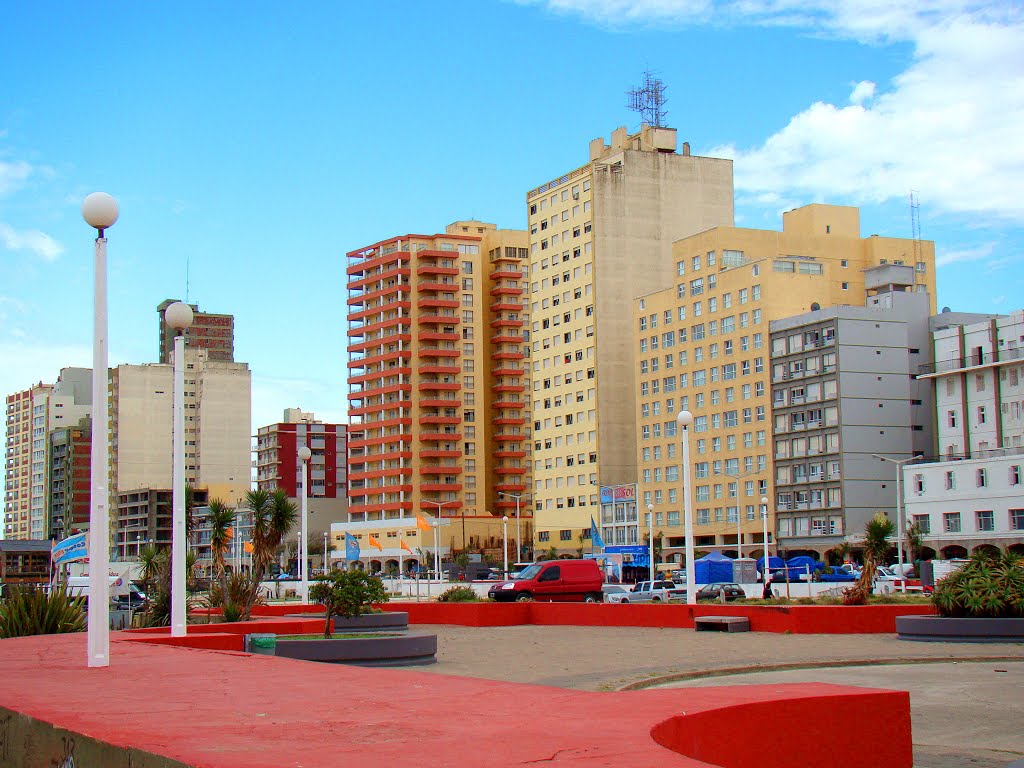 Necochea (Bs.As.) Modernos y coloridos edificios sobre la Av. 2 - Costanera - ecm, Некочеа