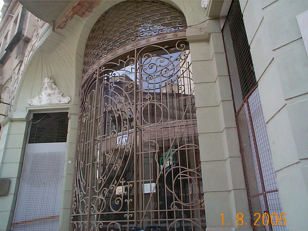 La entrada del antiguo Hotel Roma, en Pergamino, Prov. de Buenos Aires, Argentina, Пергамино