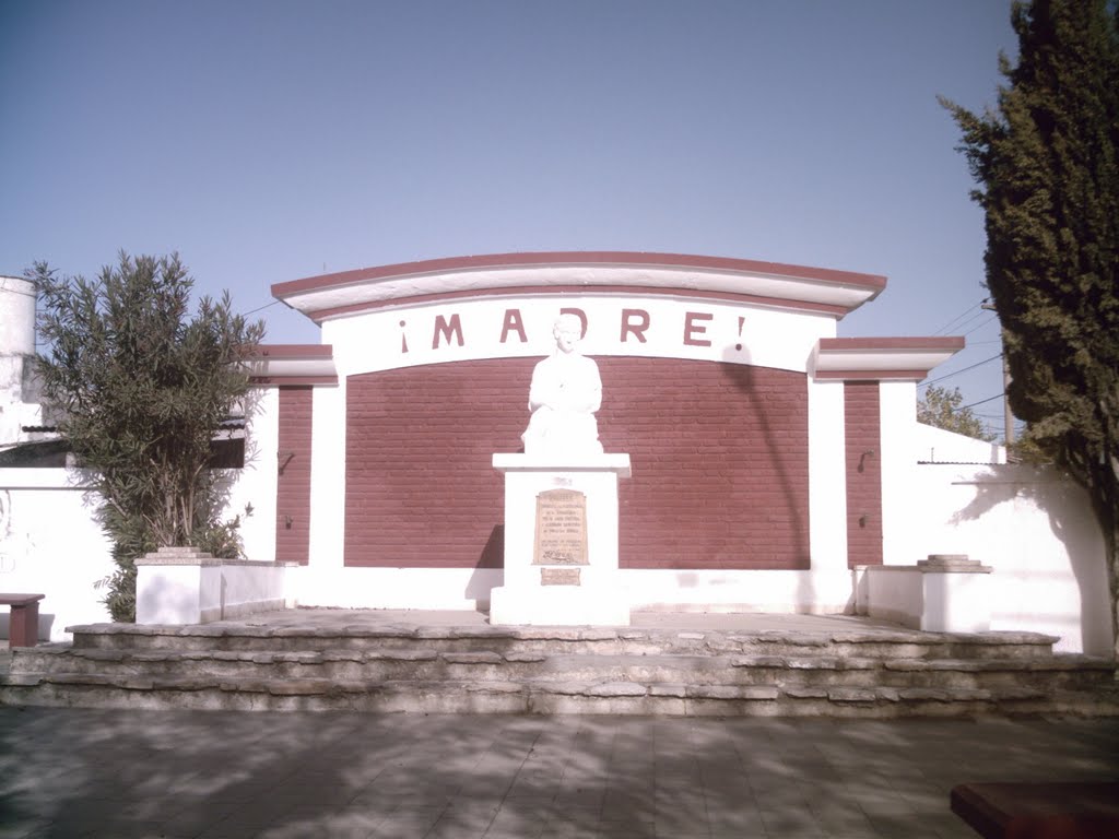 monumento en calle De la madre, Пунта-Альта