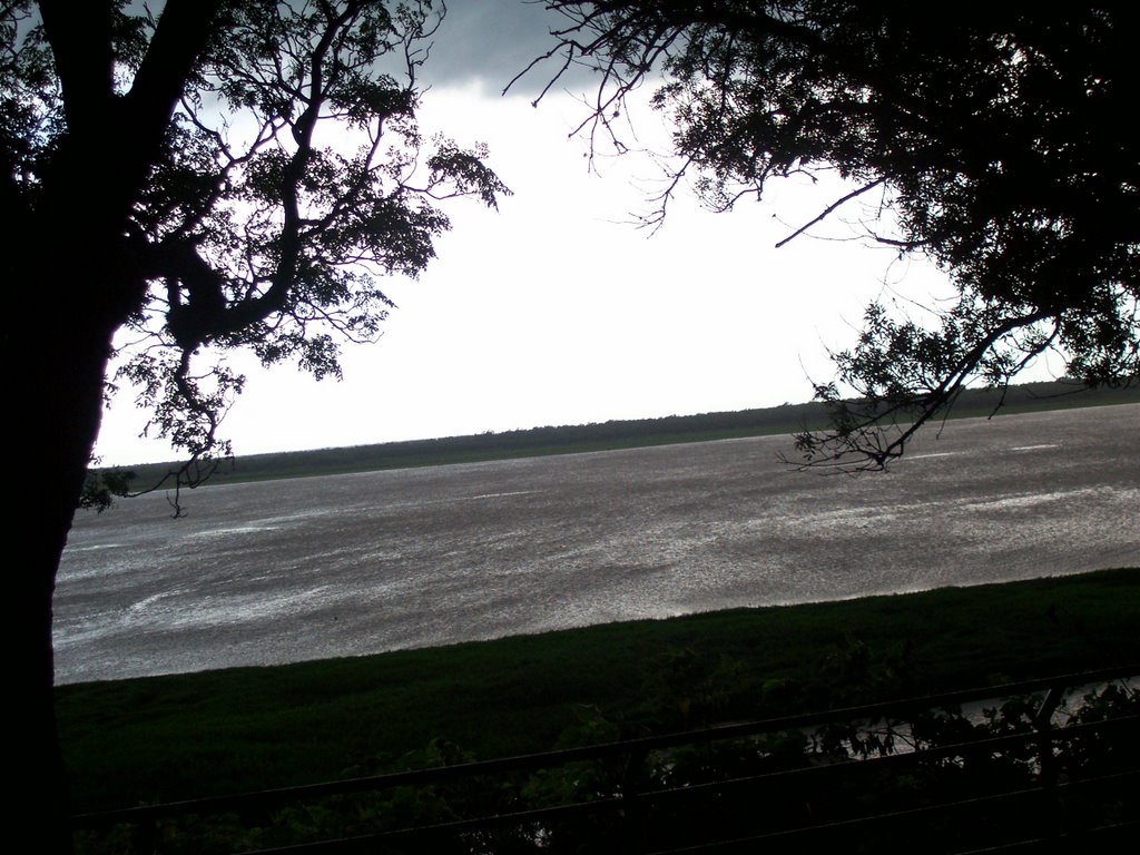 Río Paraná tormentoso, Сан-Николас