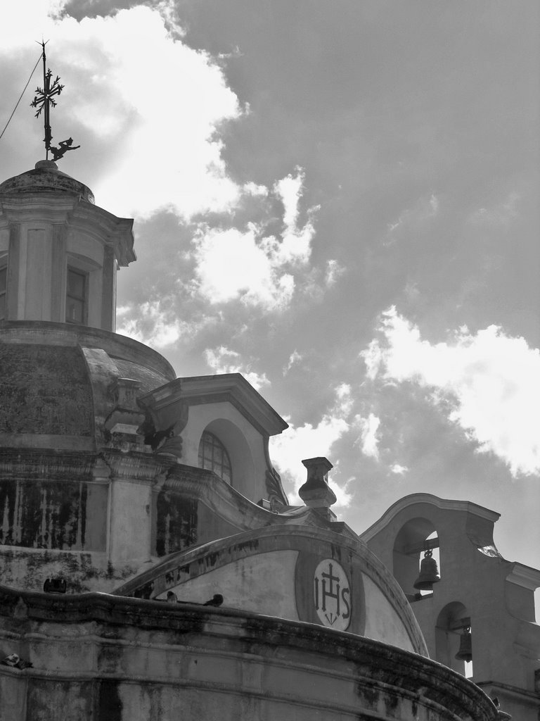 Iglesia - cúpula y campanario, Альта-Грасия