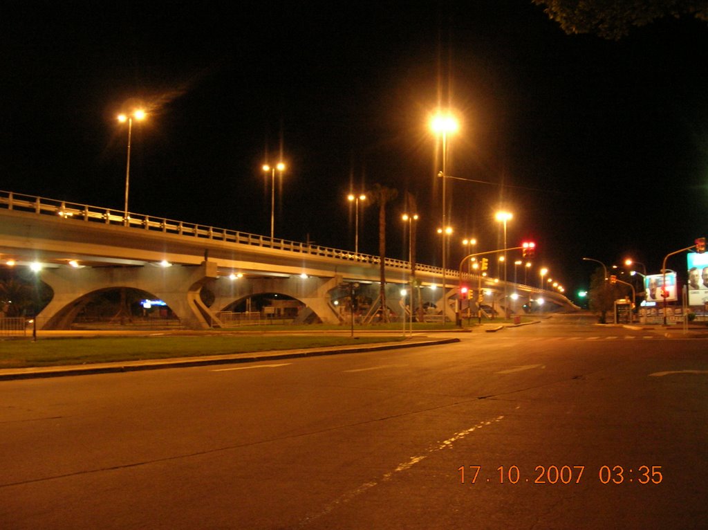 Viaducto Costanera y Vicente Zapata (De noche), Мендоза